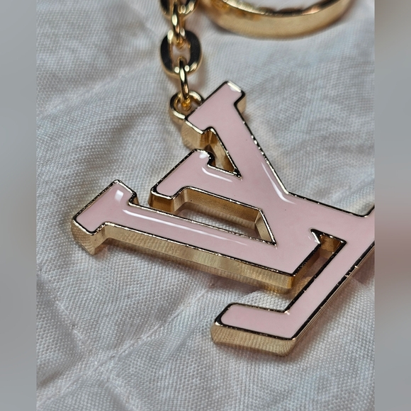 <AUTH> Louis Vuitton Gold and Pink Keychain Charm NEW W/Callout On Engraving - Picture 4 of 10